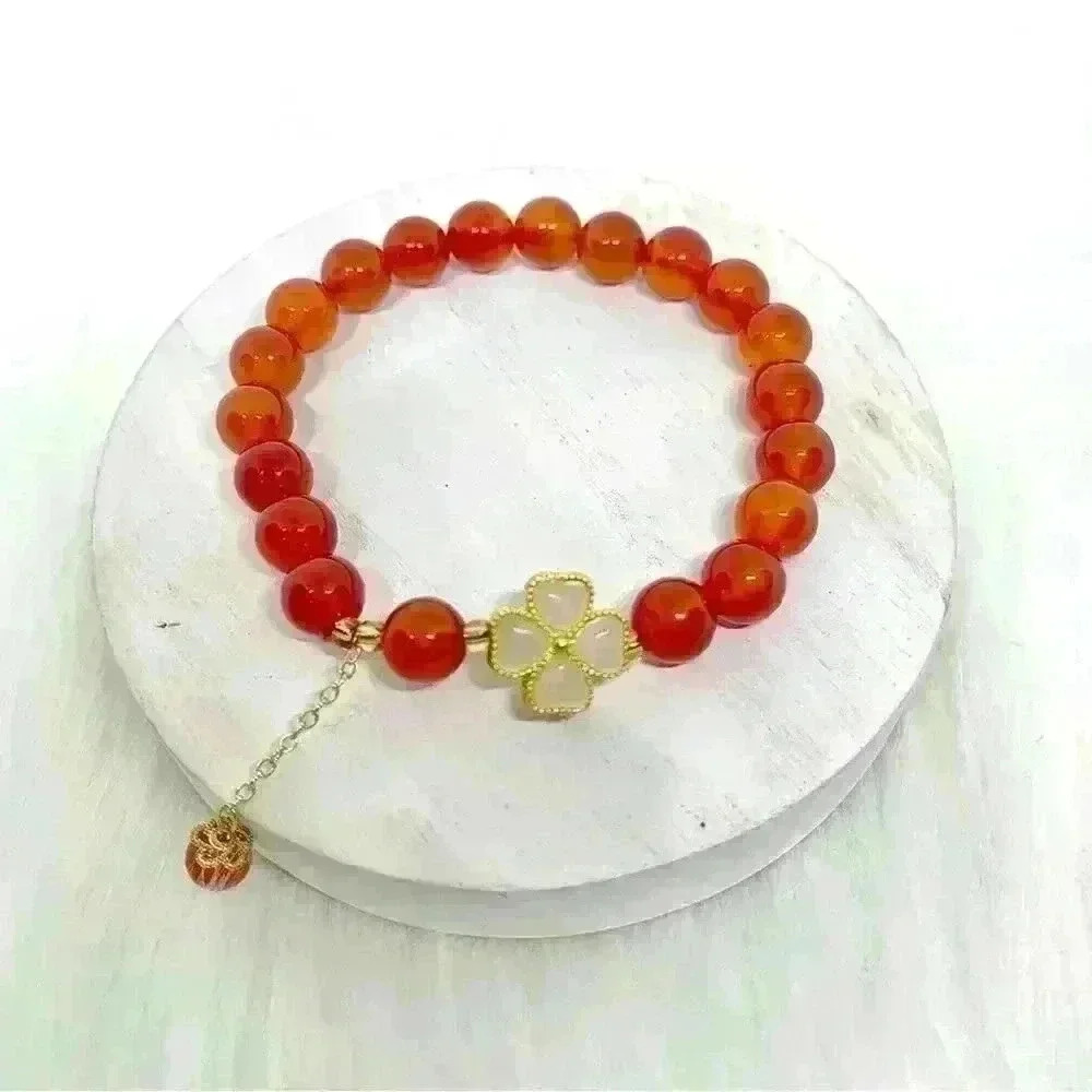 Sierra Natural Agate Four Leaf Clover Charm Bracelet in Orange Red
